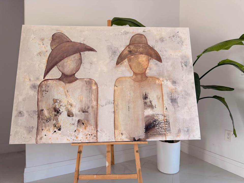 Two Figures in Sculptural Hats — 60×40